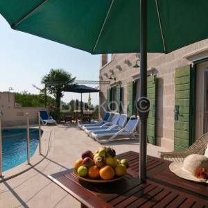 Prodaja, prekrasna kuća, Mirca, otok Brač