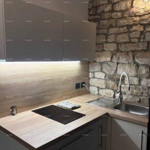 Prodaja- renoviran stan u staroj jezgri grada, Rovinj!