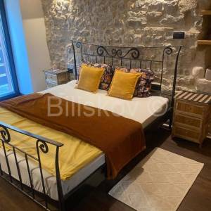 Prodaja, renovirana kamena kuća u nizu, Kaštel Lukšić,80 m2