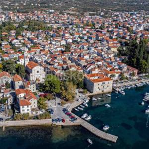 Prodaja, renovirana kamena kuća u nizu, Kaštel Lukšić,80 m2