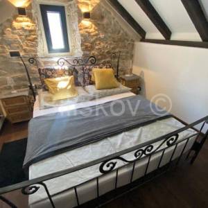 Prodaja, renovirana kamena kuća u nizu, Kaštel Lukšić,80 m2