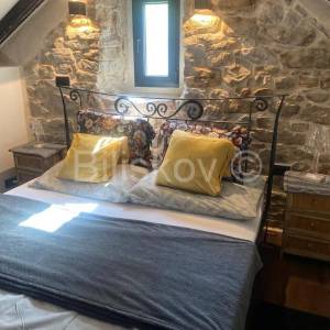 Prodaja, renovirana kamena kuća u nizu, Kaštel Lukšić,80 m2