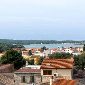 Prodaja renovirane kuće s pogledom na more, Medulin!