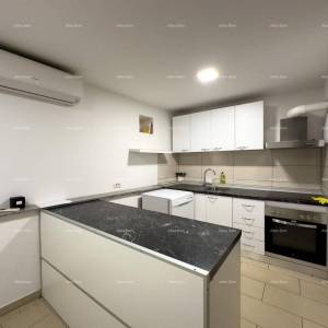 Prodaja renovirane kuće s pogledom na more, Medulin!