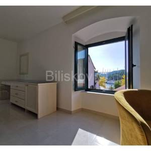 Prodaja, renovirani hotel u okolici Šibenika, 40m od mora