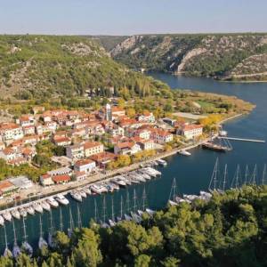 Prodaja, renovirani hotel u okolici Šibenika, 40m od mora