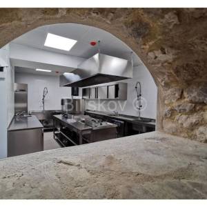 Prodaja, renovirani hotel u okolici Šibenika, 40m od mora