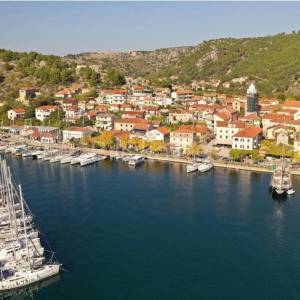 Prodaja, renovirani hotel u okolici Šibenika, 40m od mora