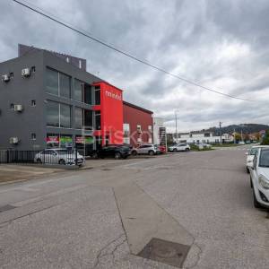 Prodaja, Sammobor, poslovna zgrada, 7 parking mjesta