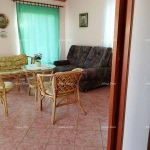 Prodaja - Samostojeća kuća na lijepo i uređenoj okućnici, Kaštel!