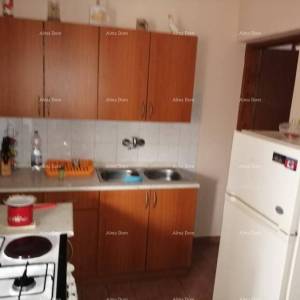 Prodaja - Samostojeća kuća na lijepo i uređenoj okućnici, Kaštel!