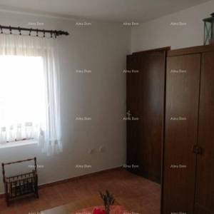 Prodaja - Samostojeća kuća na lijepo i uređenoj okućnici, Kaštel!