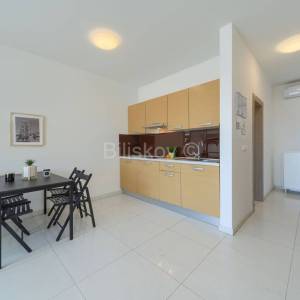 Prodaja, Seget Donji, kuća s apartmanima i zemljištem 