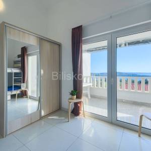 Prodaja, Seget Donji, kuća s apartmanima i zemljištem 