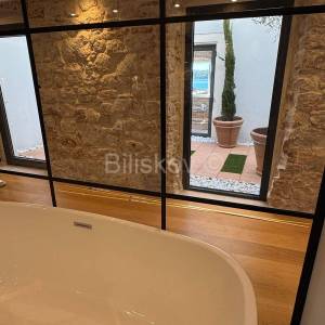 Prodaja, Šibenik, luksuzan stan na Rivi, pogled na more