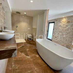 Prodaja, Šibenik, luksuzan stan na Rivi, pogled na more