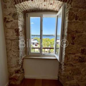 Prodaja, Šibenik, luksuzan stan na Rivi, pogled na more