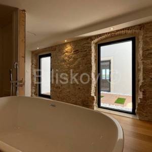 Prodaja, Šibenik, luksuzan stan na Rivi, pogled na more