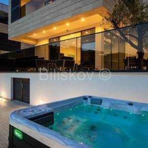 Prodaja, Slivno, Komarna, luskuzna vila s bazenom i pogledom na more