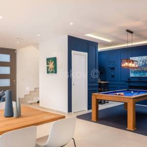 Prodaja, Splitska, Luksuzna vila, prvi red do mora