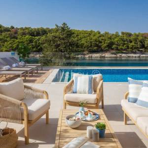 Prodaja, Splitska, Luksuzna vila, prvi red do mora