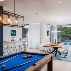 Prodaja, Splitska, Luksuzna vila, prvi red do mora