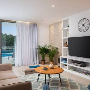 Prodaja, Splitska, Luksuzna vila, prvi red do mora