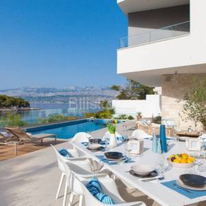 Prodaja, Splitska, Luksuzna vila, prvi red do mora