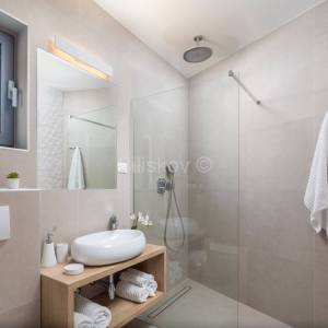 Prodaja, Splitska, Luksuzna vila, prvi red do mora