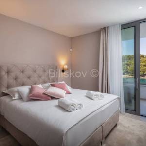 Prodaja, Splitska, Luksuzna vila, prvi red do mora