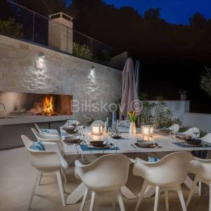 Prodaja, Splitska, Luksuzna vila, prvi red do mora