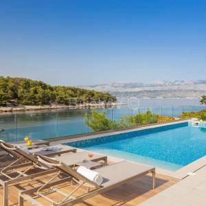 Prodaja, Splitska, Luksuzna vila, prvi red do mora