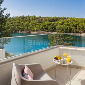 Prodaja, Splitska, Luksuzna vila, prvi red do mora