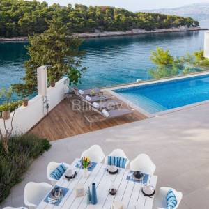 Prodaja, Splitska, Luksuzna vila, prvi red do mora