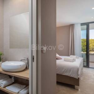 Prodaja, Splitska, Luksuzna vila, prvi red do mora