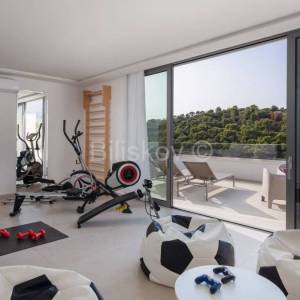 Prodaja, Splitska, Luksuzna vila, prvi red do mora