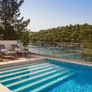 Prodaja, Splitska, Luksuzna vila, prvi red do mora