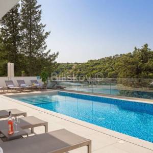 Prodaja, Splitska, Luksuzna vila, prvi red do mora