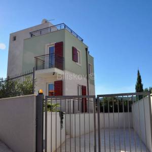 Prodaja, Splitska, vila s pogledom na more