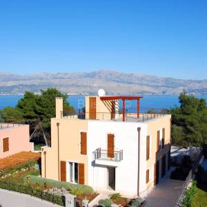 Prodaja, Splitska, vila s panoramskim pogledom na more