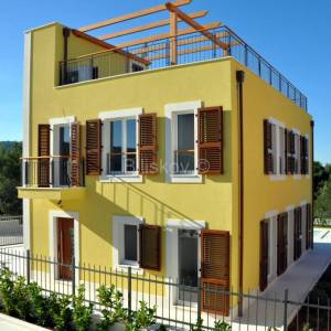 Prodaja, Splitska, Vila s prekrasnim pogledom na more