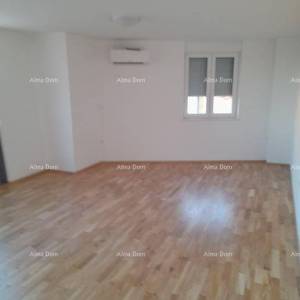 Prodaja - stan s garažnim mjestom na izvrsnoj lokaciji, Pula!