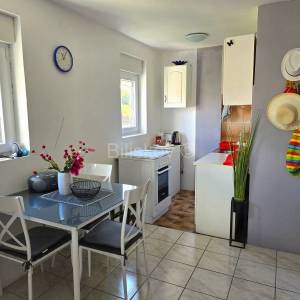 Prodaja, stan s pogledom na more, Okrug Gornji