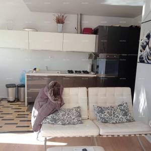 Prodaja- stan s pogledom na more - dvije minute do šetnice Lungomare, Pula!