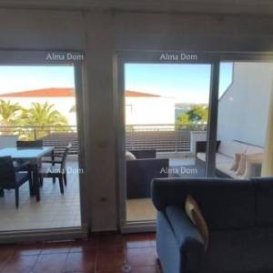 Prodaja - stan u atraktivnom stambenom kompleksu s pogledom na more! 200m od mora i plaža, Umag!