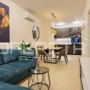 Luksuzan stan s vrtom i jacuzzijem, čuvani kompleks, Split