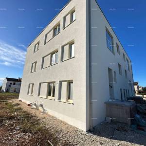 Prodaja stana, Poreč. Kompletno namješten