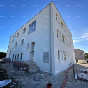 Prodaja stana, Poreč. Kompletno namješten