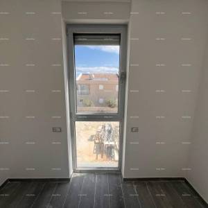 Prodaja stana s parkirnim mjestom i spremištem, odlična lokacija, Ližnjan!