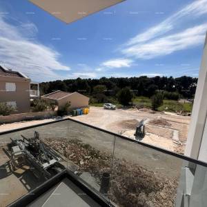 Prodaja stana s parkirnim mjestom i spremištem, odlična lokacija, Ližnjan!